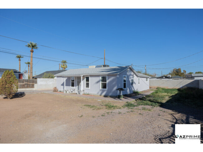 Building Photo - Charming 2/1 Phoenix House in a Prime Loca...