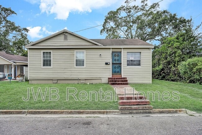 Building Photo - 2032 Whitner St