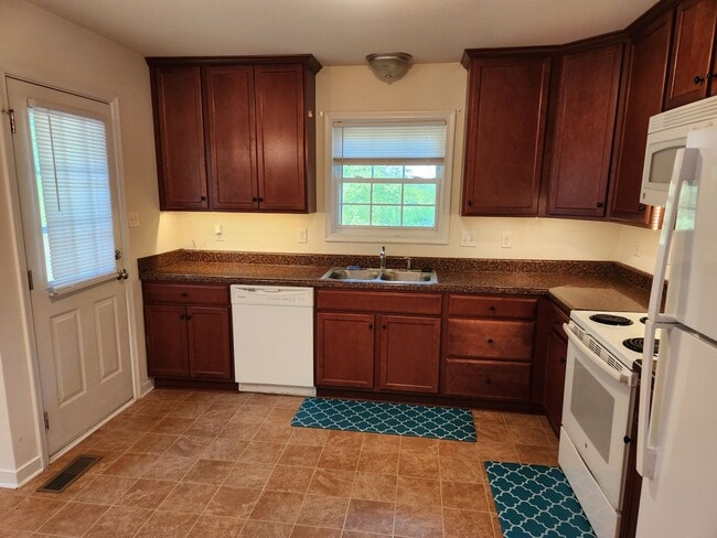 Photo - 3 bed 2 bath -Blackstone-Fort Pickett area