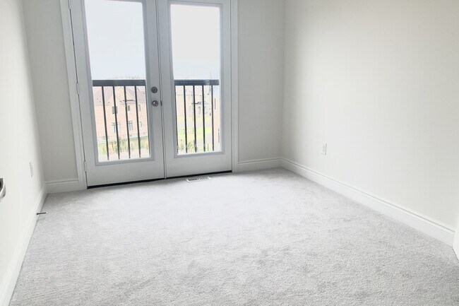 Photo - 10 Oakmore Ln