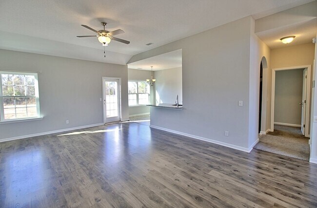 Photo - 136 Summerhill Dr NE