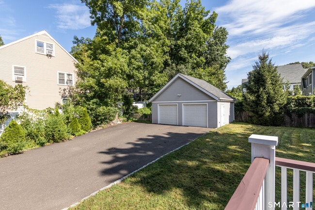 125 Oaklawn Ave