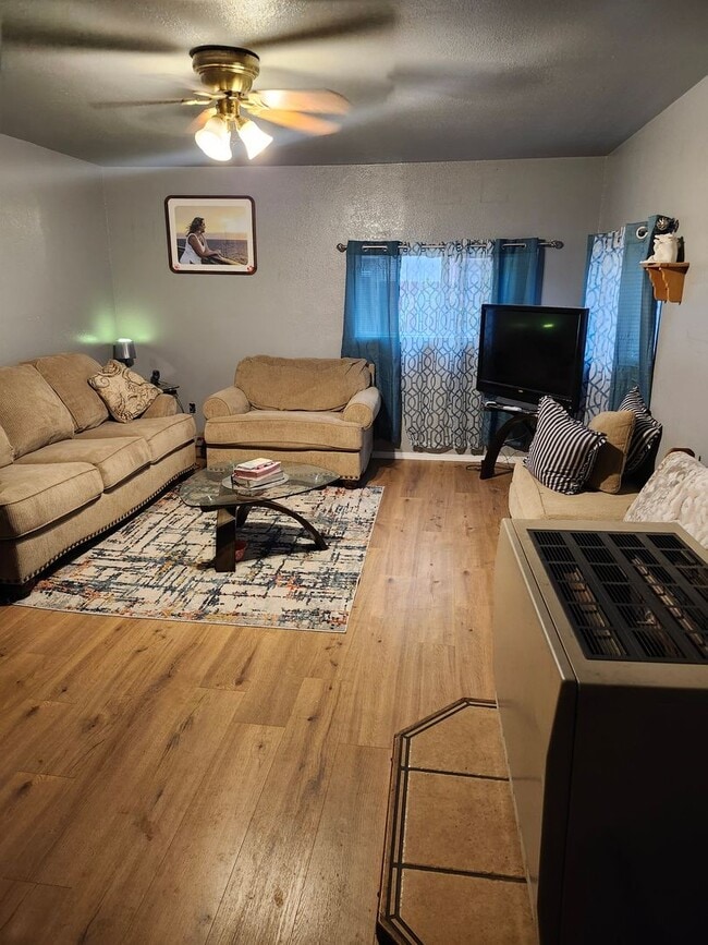 Building Photo - 27 S Elm St Unit 3