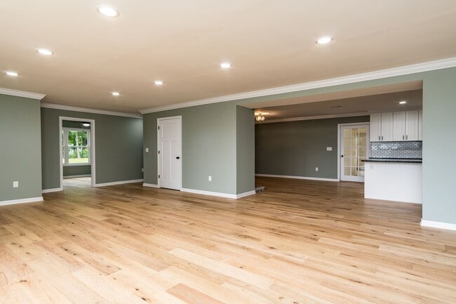 Photo - Newly renovated 4 Bedroom 3 Bathroom Home ...