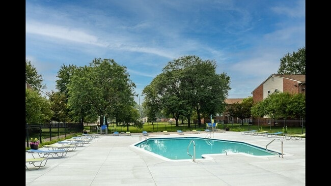 Photo - Cove on 10 - Warren, MI