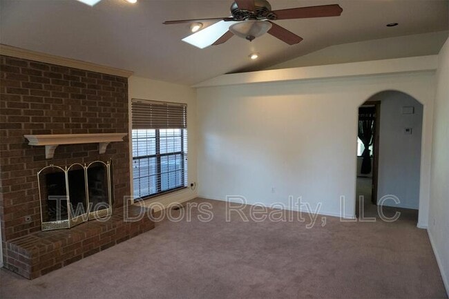 Photo - 785 Kingsgate Rd