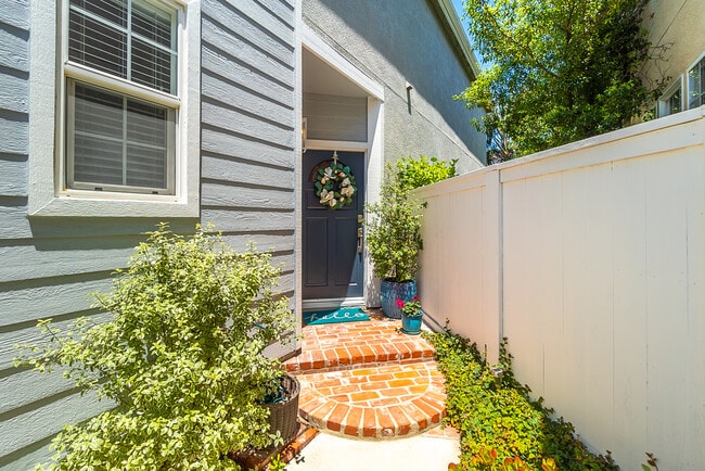 Photo - 1556 Hyannis Ln