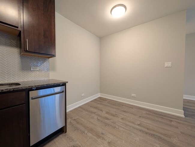 Photo - 530 W Surf St Unit 308