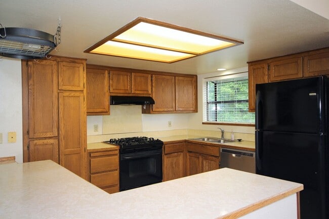 Photo - Beautiful 3 Bedroom Tri-Level Home In Fede...