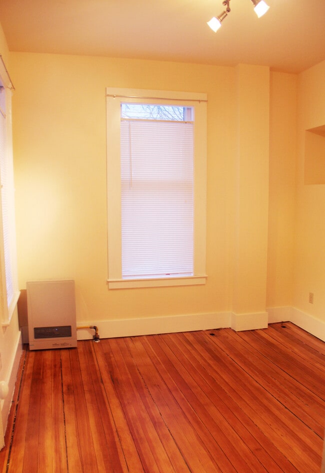 Building Photo - 51 N Union St Unit APT 3