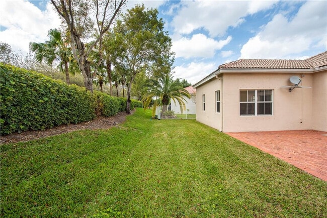 Photo - 4015 Palm Pl