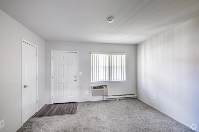 1 habitación, 1 baño - 559 pies cuadrados - Zen Long Island at Amityville 55+ Community