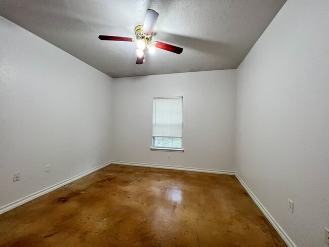 1080 Rainbow Dr