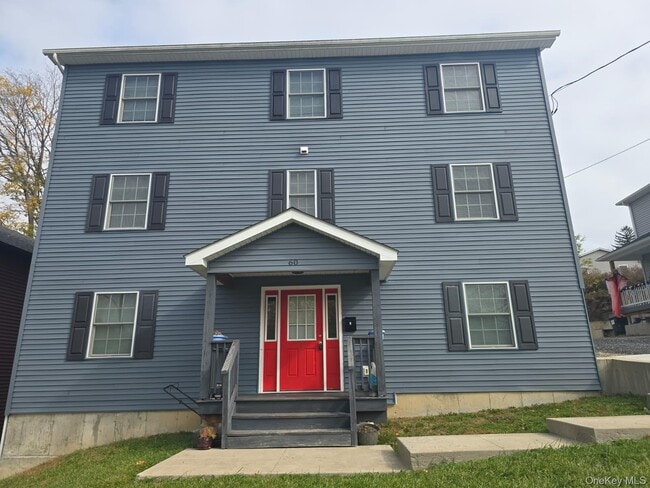 Building Photo - 60 Oak St