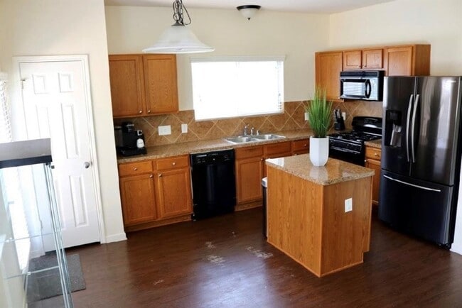 20706 Settlers Lake Cir N