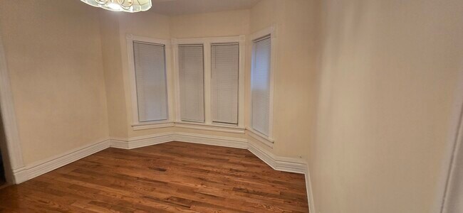 Photo - 6323 S Saint Lawrence Ave Unit 1