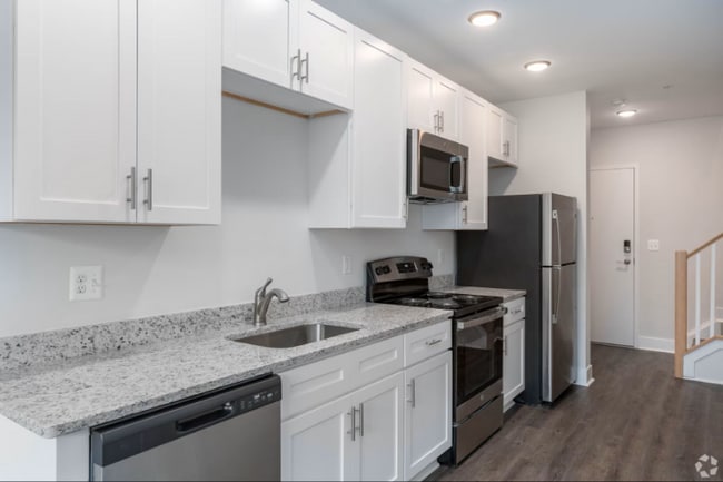 Photo - 319 W Franklin St Unit 204