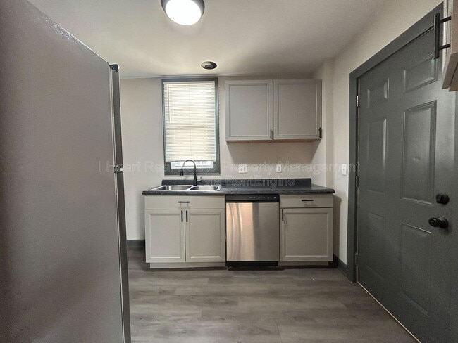 Building Photo - 1215 Sullivant Ave