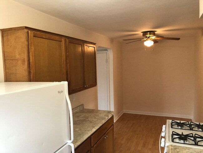 Photo - 530 Hadley Ave Unit 4