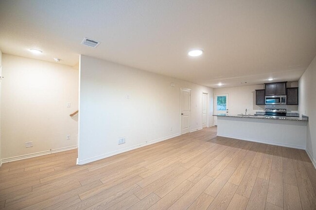 Photo - 102 E Fawn St