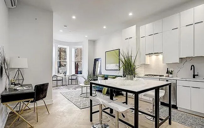 Photo - Two Bedroom Fully Updated Unit in Logan Ci...