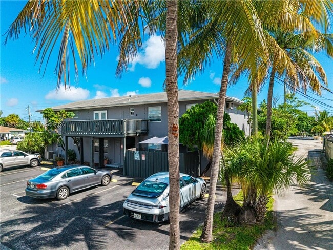 Building Photo - 400 SE 31st St Unit 5