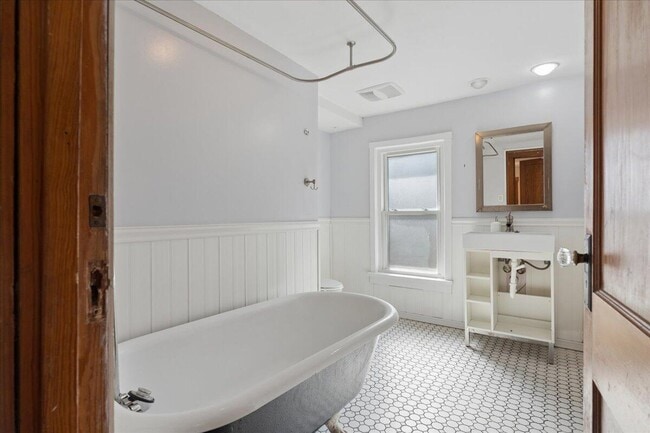 Photo - 751 Holmes Rd