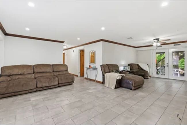 Photo - 27 Priscilla Rd