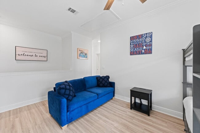 Building Photo - 206 Piper Cv Unit ID1447122P