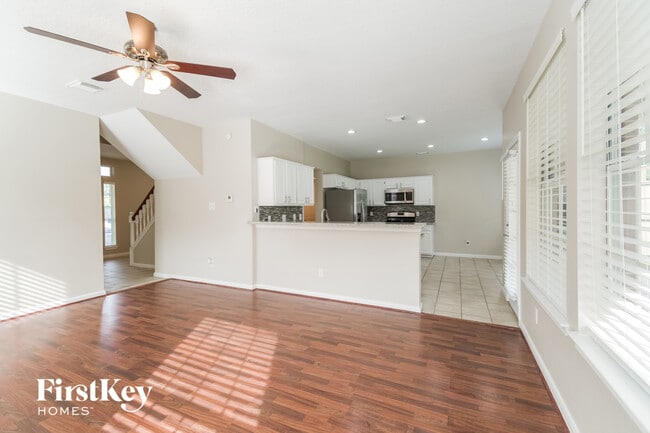 Photo - 1816 Oak Lake Cir