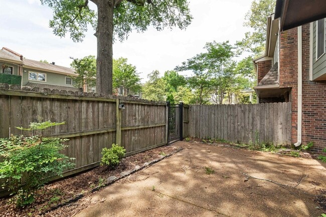 Photo - 676 Hotchkiss Ln
