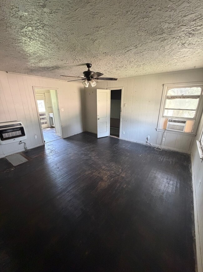 815 W Doolin Ave