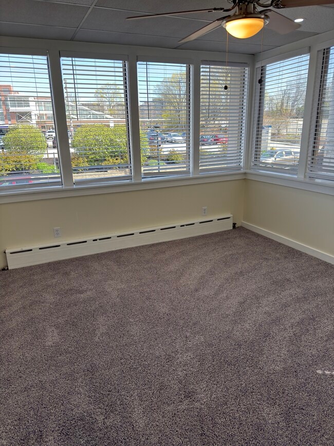 Building Photo - 1 S Valley Rd Unit 201 Rental
