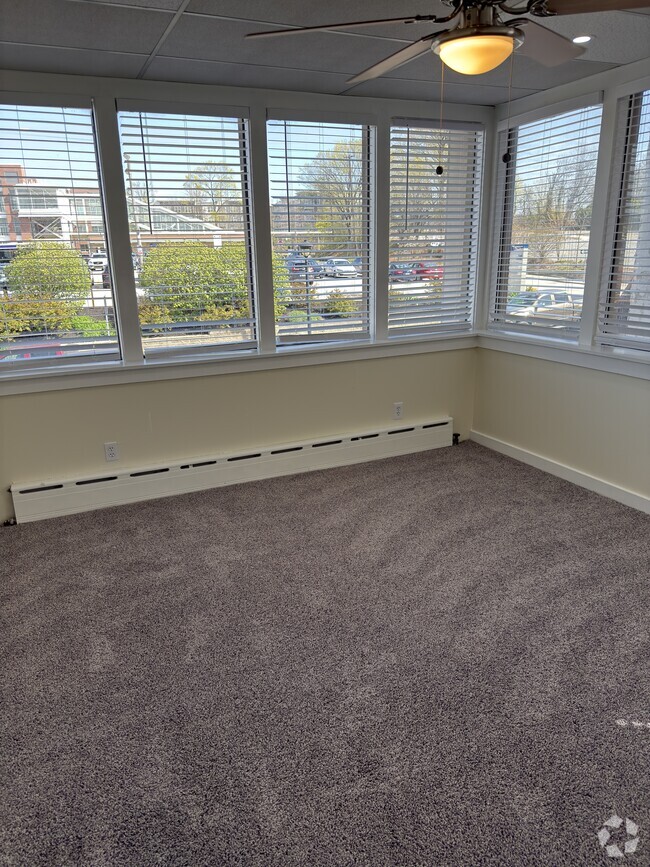 Building Photo - 1 S Valley Rd Unit 201 Rental