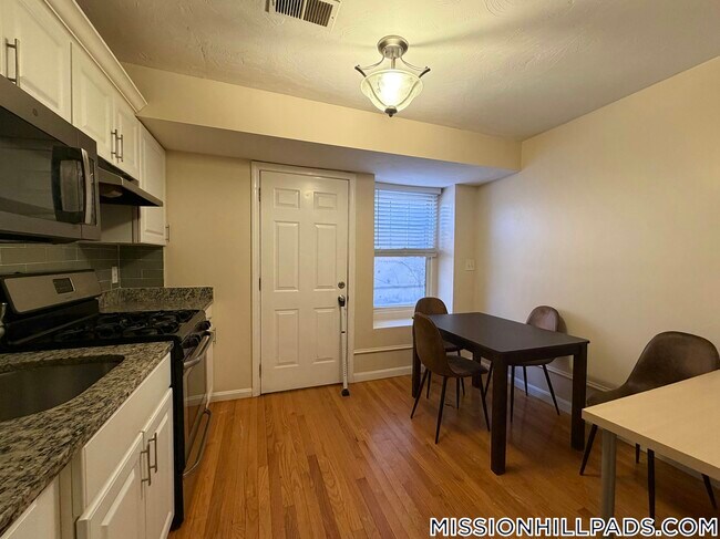 Photo - 712 Shawmut Ave Unidad 1L