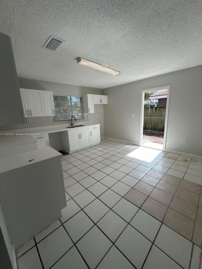 Photo - 12010 NE 12th Ct Unit 1