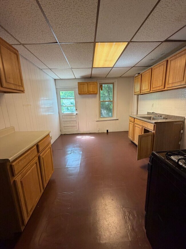 73 E Paul Ave
