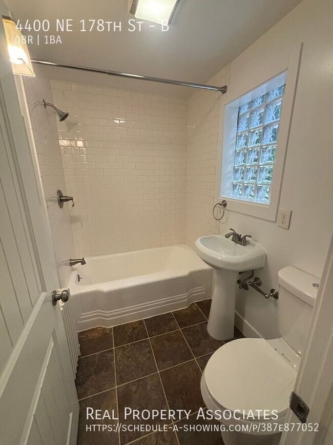 Photo - 4400 NE 178th St Unit B