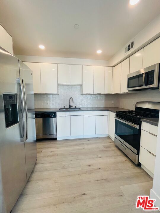 Photo - 14612 Calvert St Unit 201
