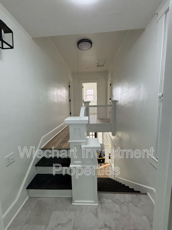 Photo - 201 S Blackhoof St