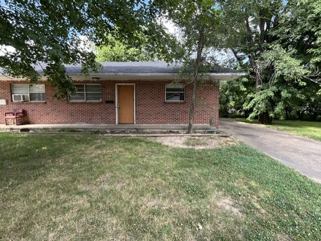 Building Photo - Duplex close to downtown Springdale, walking distance to fast food and medical
