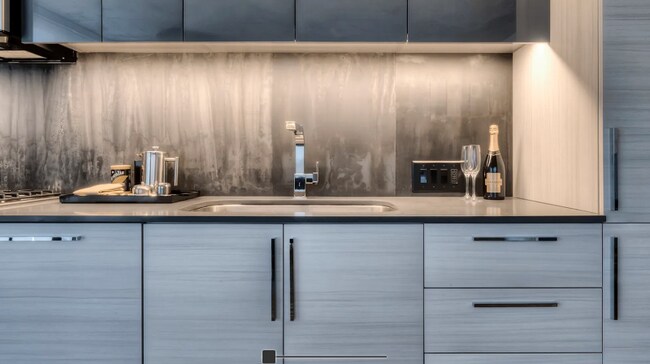 Photo - 620 W Division St