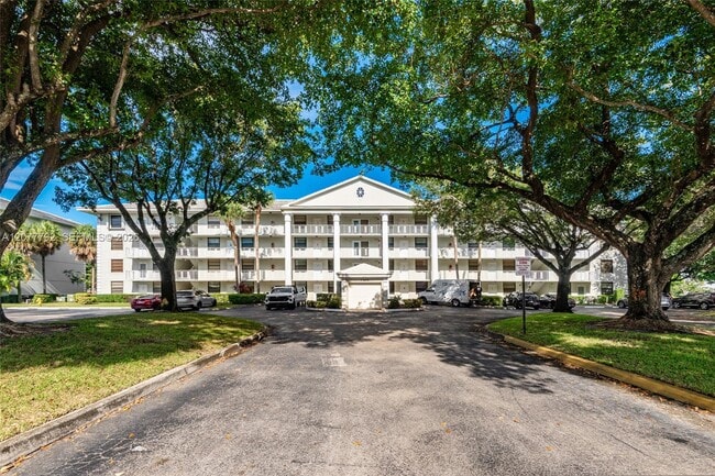 Building Photo - 1709 Whitehall Dr Unit 103