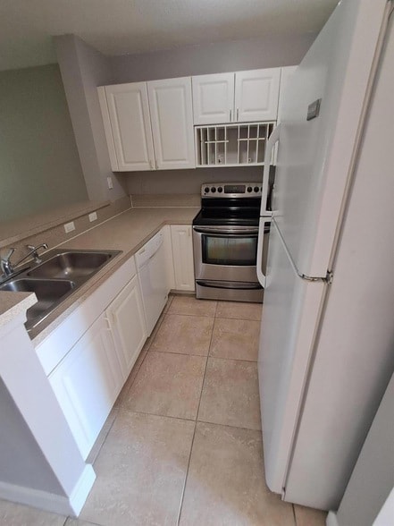 Photo - 2702 Lakeview Dr W