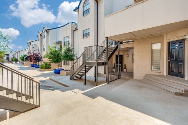 Photo - 3901 Travis St