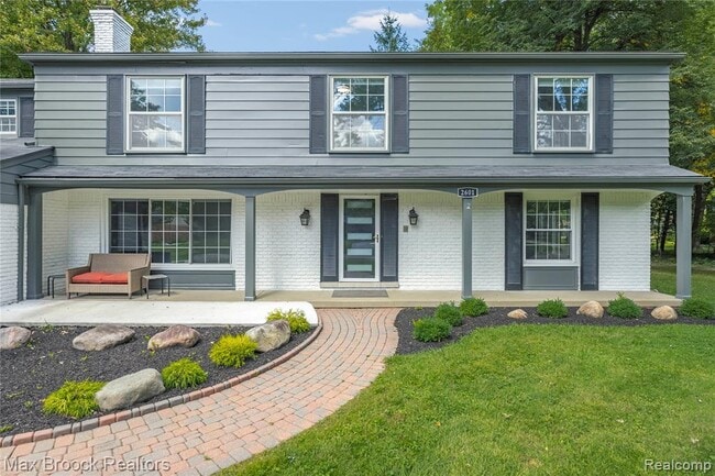 2601 Lamplighter Ln