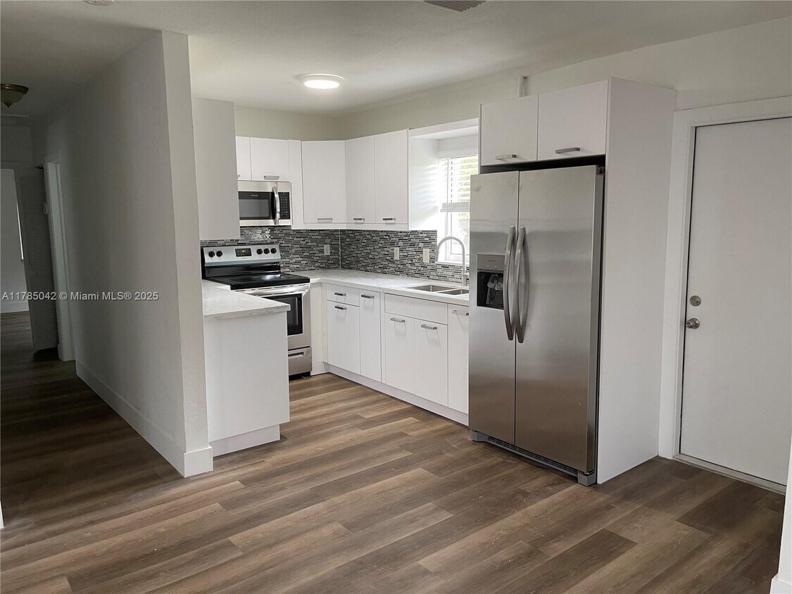 Photo - 1460 NE 143rd St (North Miami, FL)