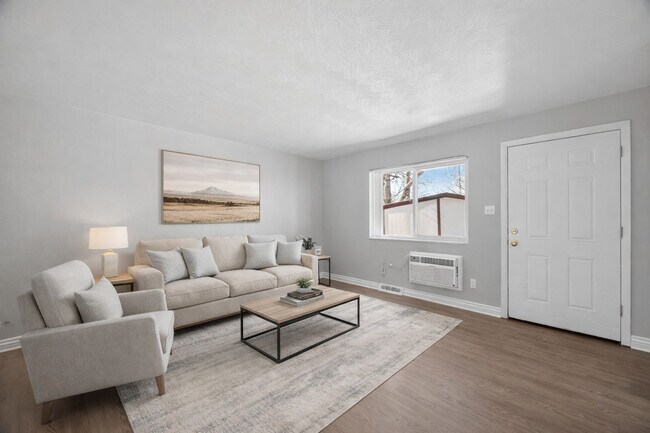 Escenificado - Cedar Court