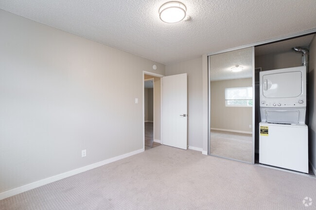 2BR, 1BA - Bedroom