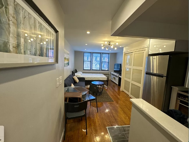 Building Photo - 1628 2nd Ave Rental